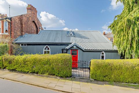 2 bed property, in Whipcord Lane, £650,000