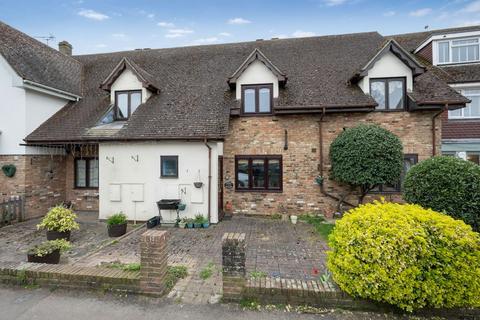 2 bed property, in Walton Street, £430,000