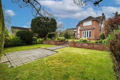 4 bed property, in The Gardens, £825,000