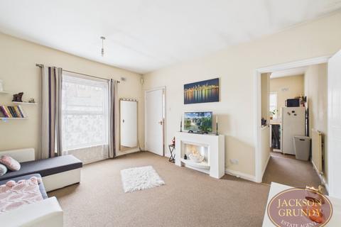 1 bed property, in Connaught Street, £95,000
