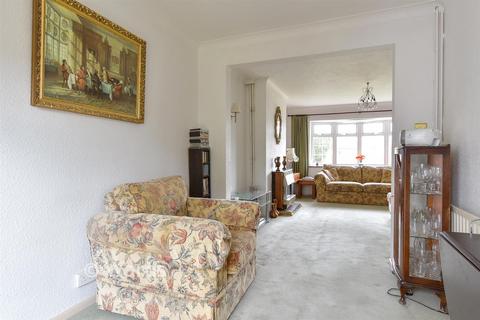 3 bed property, in Rochester Road, £325,000