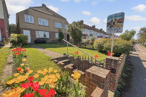 3 bed property, in Rochester Road, £325,000