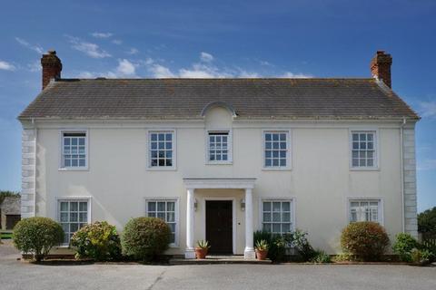 6 bed property, in Kennacott House, £475,000