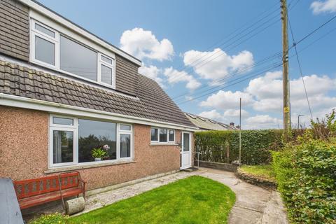 2 bed property, in Longfield Road, £239,950