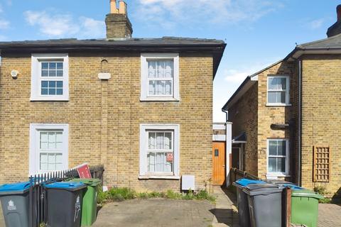 3 bed property, in Hawks Road, £650,000