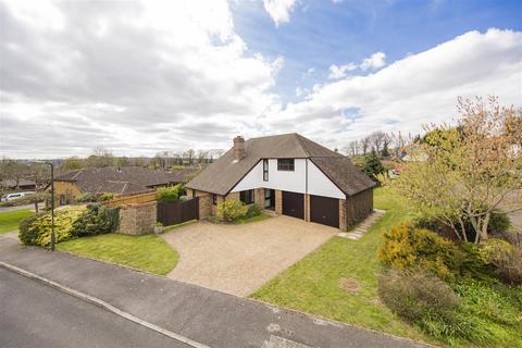 4 bed property, in Court Meadow, £875,000