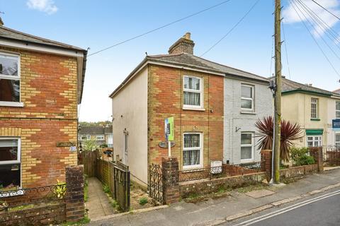 2 bed property, in Bettesworth Road, £100,000