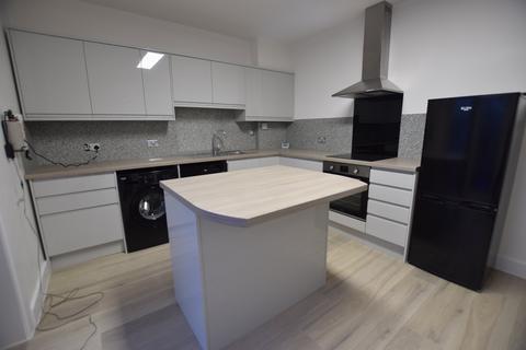 1 bed property, in Clarence Park Road, £180,000