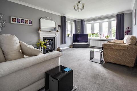 3 bed property, in Woollard Way, £650,000