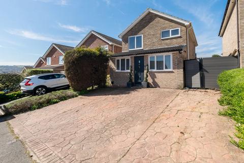 4 bed property, in Park Drive, £315,000