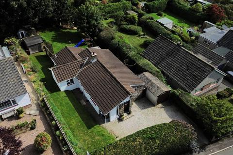 3 bed property, in Priory Close, £425,000