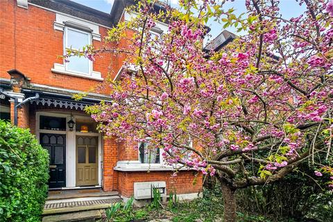 1 bed property, in Palace Gates Road, £475,000