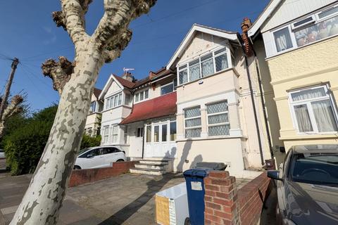 3 bed property, in Mount Road, £599,950