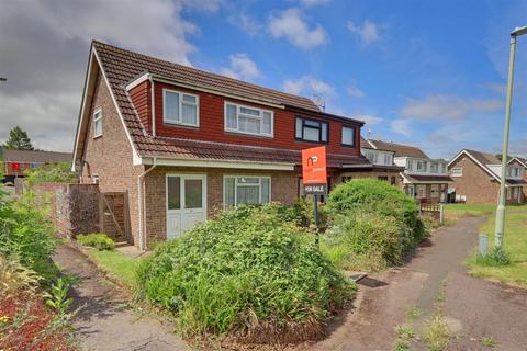 3 bed property, in Eagle Way, £240,000