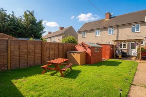 2 bed property, in Stonecross Road, £380,000