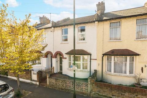 3 bed property, in Dane Road, £600,000