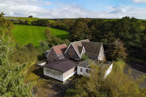 Studio, in Pendine, £150,000