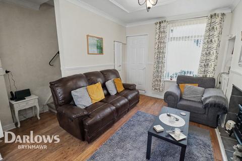 2 bed property, in Oak Street, £110,000