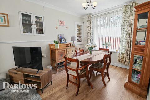 2 bed property, in Oak Street, £110,000