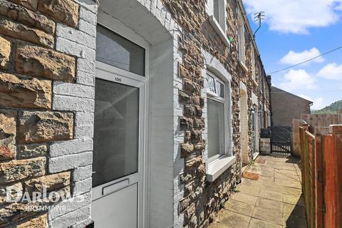 2 bed property, in Oak Street, £110,000