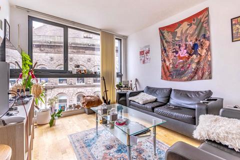 2 bed property, in Crown Street, £110,000