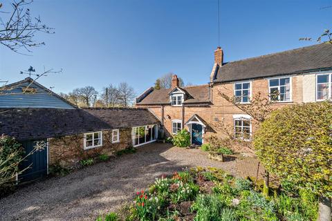 4 bed property, in Mill House, £595,000