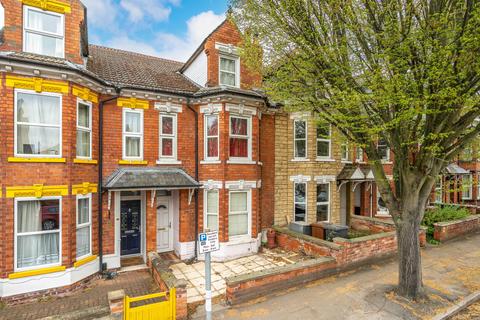 5 bed property, in Hewson Road, £270,000