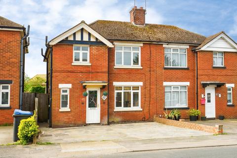 3 bed property, in Westover Road, £290,000