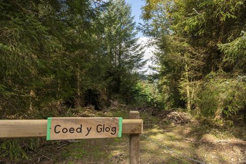 Studio, in Coed Y Glog (over 4 acres), £55,000