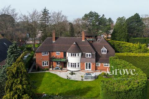 5 bed property, in Quarry Park Road, £1,300,000