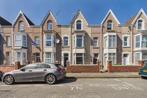6 bed property, in Gwydr Crescent, £298,000