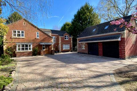 6 bed property, in Manthorpe Road, £825,000