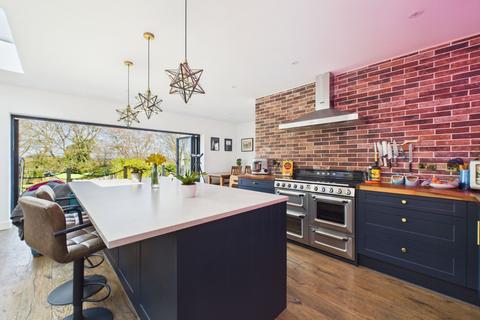 3 bed property, in Marlpits Lane, £500,000