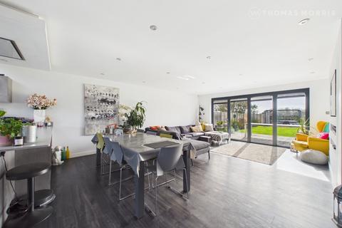 4 bed property, in Mill Lane, £825,000