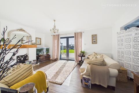 4 bed property, in Mill Lane, £825,000
