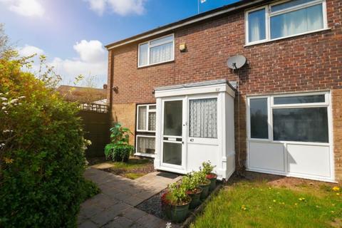 2 bed property, in Lark Rise, £350,000