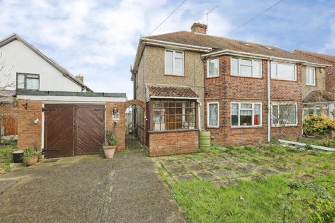 3 bed property, in Cheney Road, £325,000