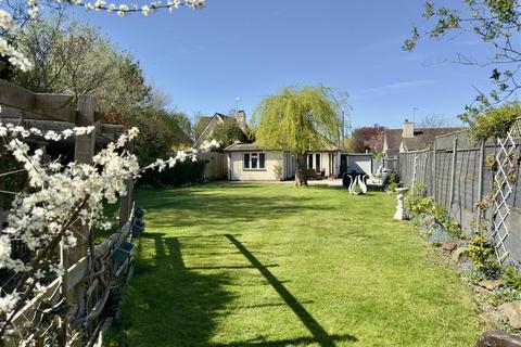 3 bed property, in Wood Lane, £699,950