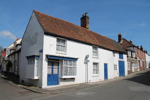 3 bed property, in Bishop's Waltham, £385,000