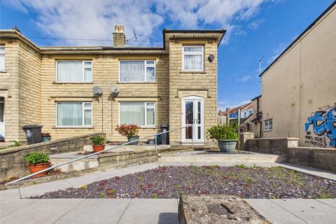 3 bed property, in Bell Hill Road, £375,000