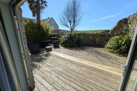 2 bed property, in Rosamond Court, £275,000