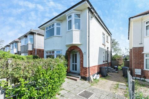2 bed property, in Barnes Crescent, £175,000