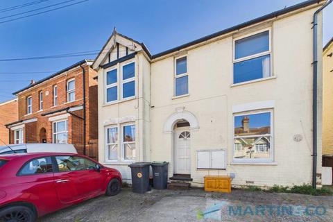 1 bed property, in Hectorage Road, £195,000