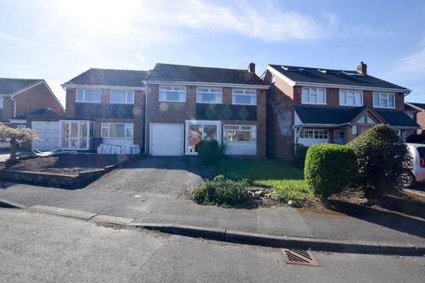 4 bed property, in Bostock Close, £300,000