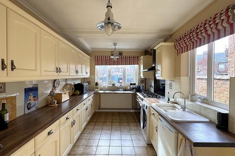 3 bed property, in Stafford Avenue, £215,000