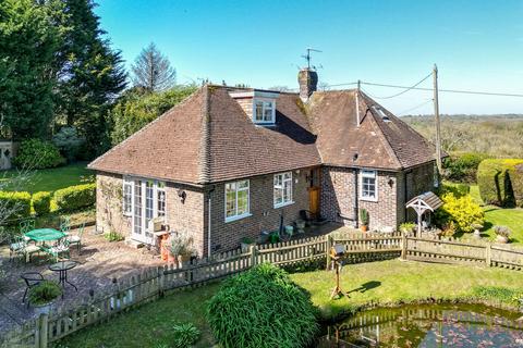 3 bed property, in Bodle Street Green, £675,000
