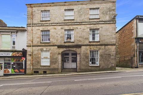 1 bed property, in West End, £105,000