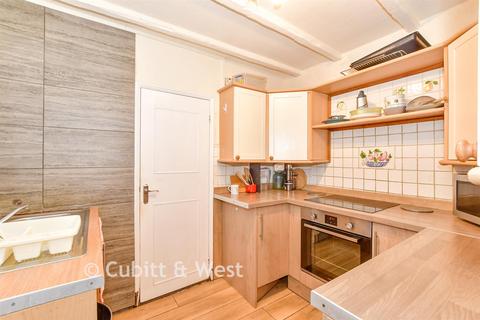 3 bed property, in Gainsboro Road, £255,000