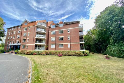 3 bed property, in Tower Road, £450,000