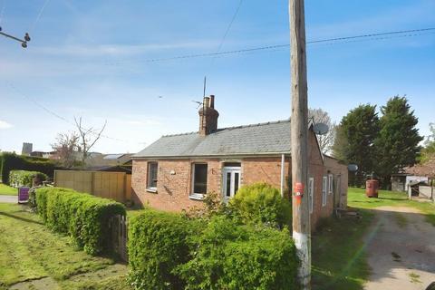 3 bed property, in Main Road, £170,000